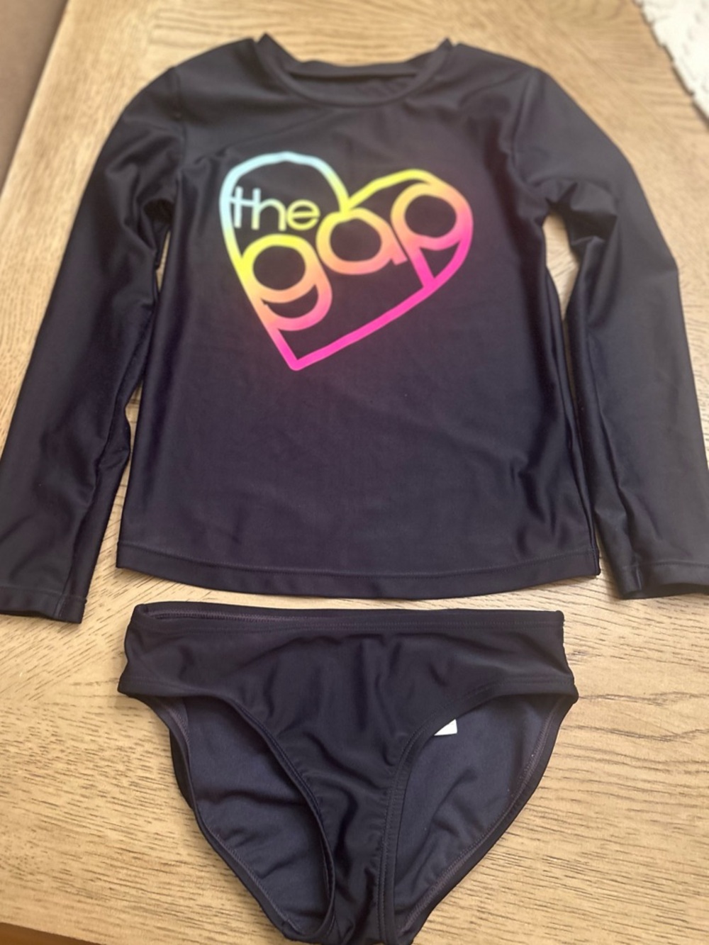 Gap Girls' Navy Blue Long-Sleeve Rashguard Swim Set with Rainbow Heart Logo (5)